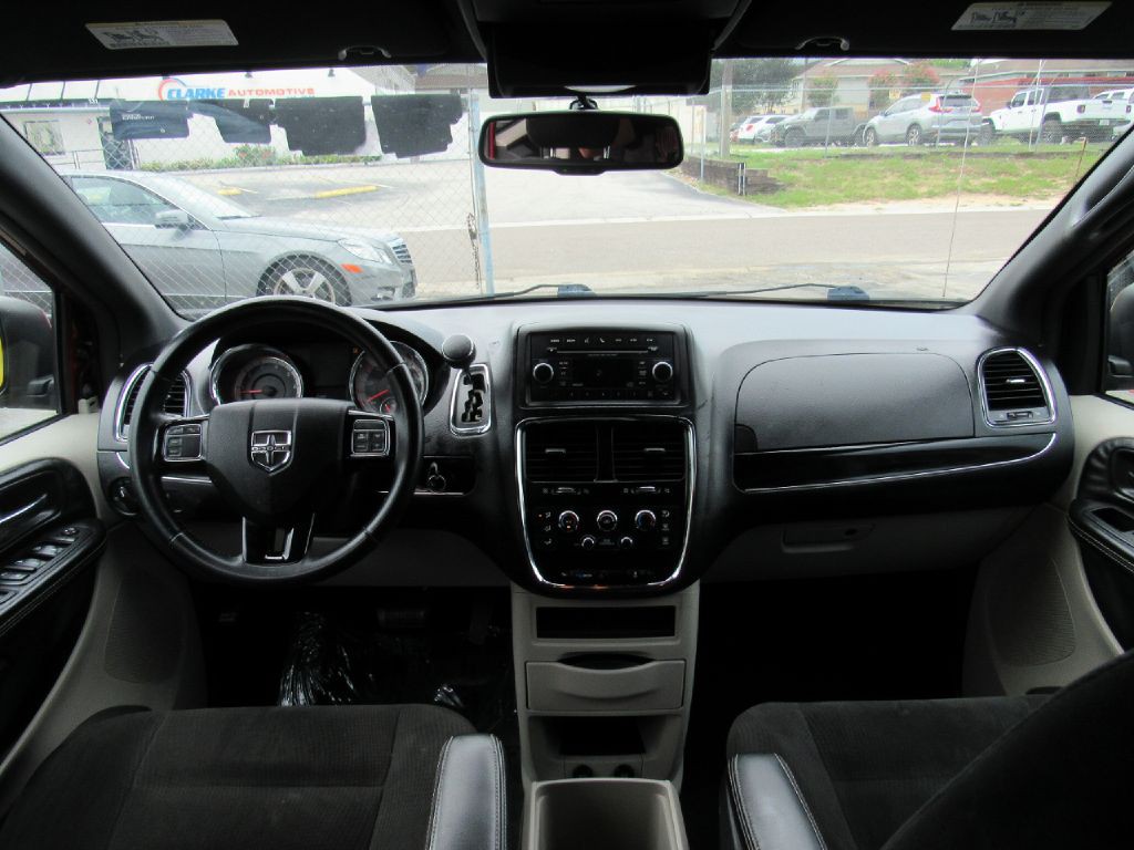 2015 Dodge Grand Caravan Image 11