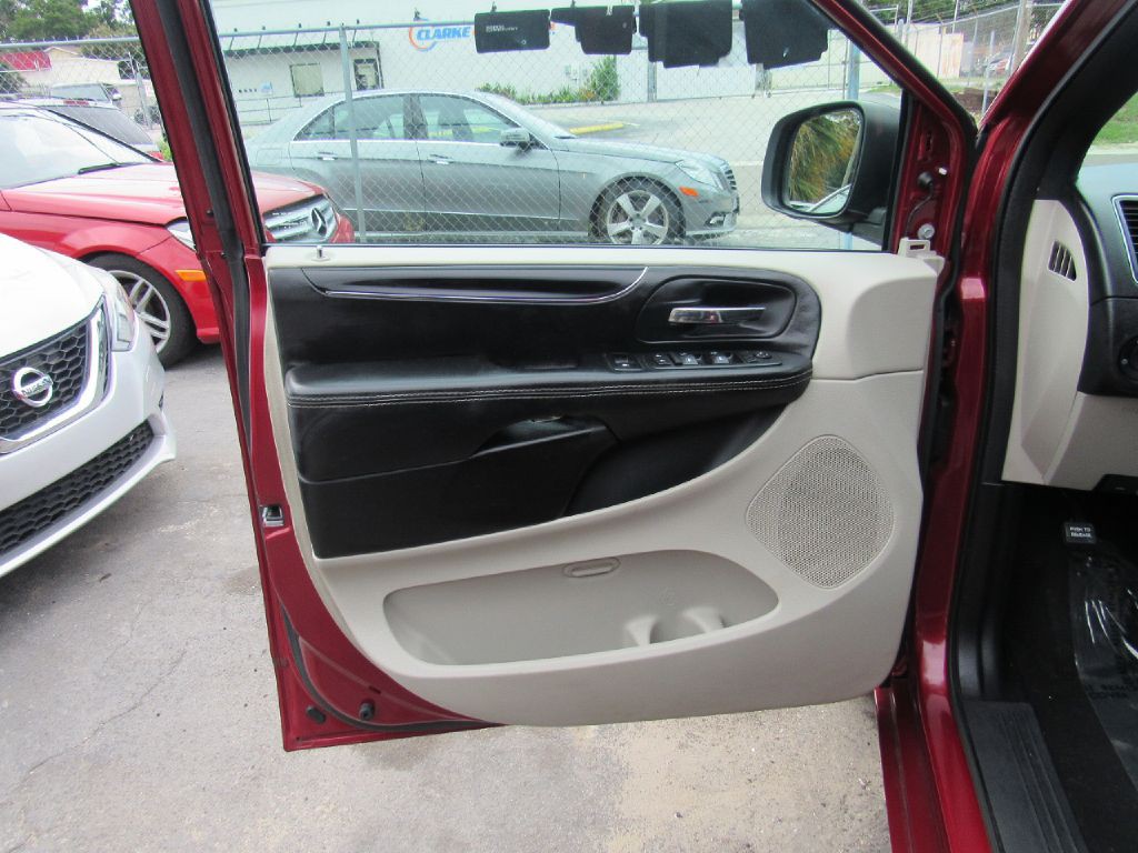 2015 Dodge Grand Caravan Image 19