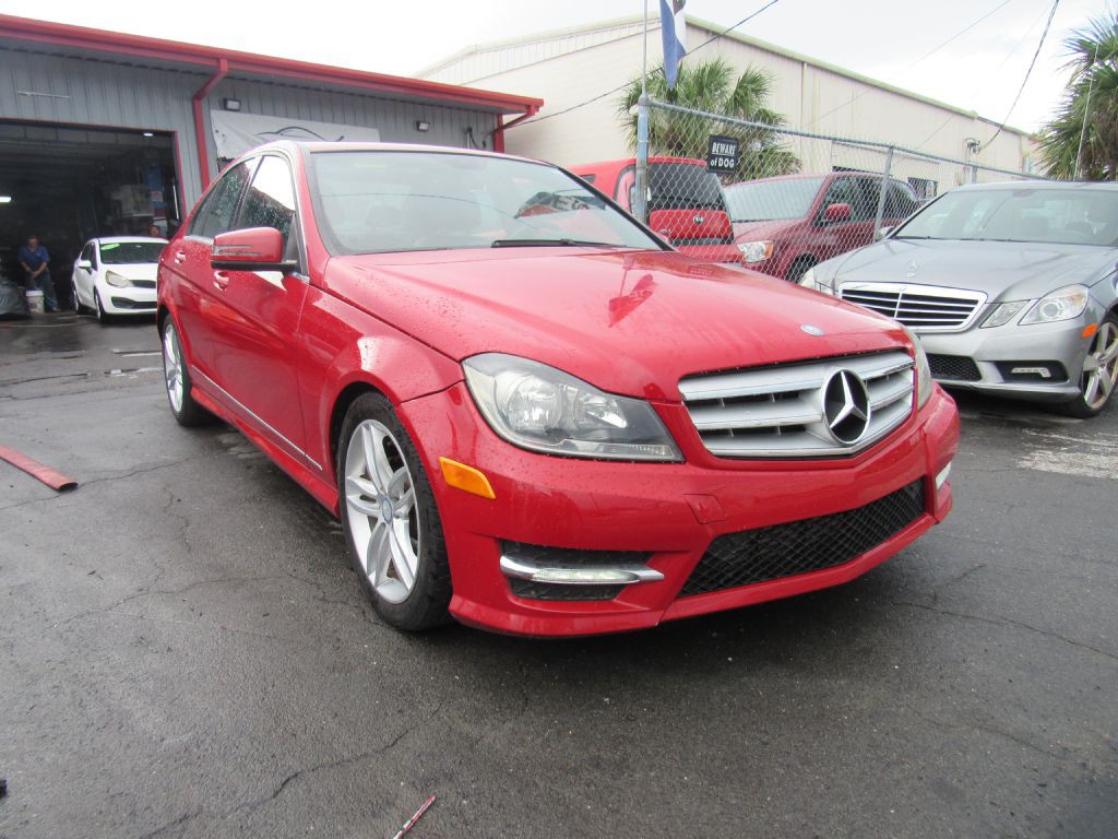 2013 Mercedes-Benz C-Class Image 3