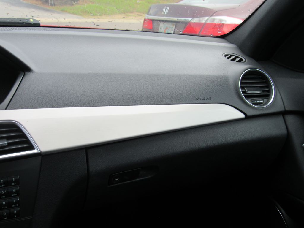 2013 Mercedes-Benz C-Class Image 17