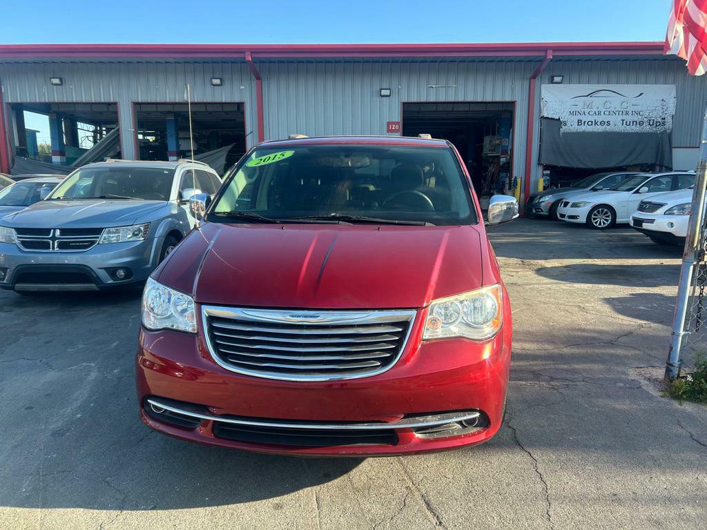 2015 Chrysler Town & Country Image 1