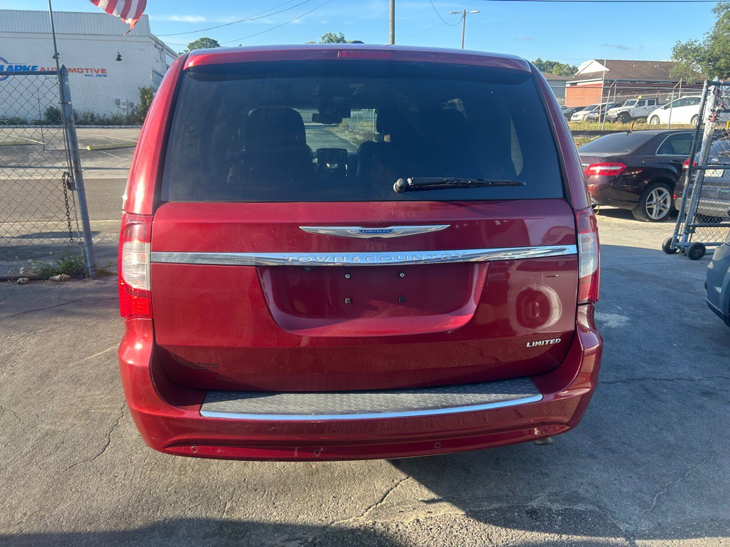 2015 Chrysler Town & Country Image 6