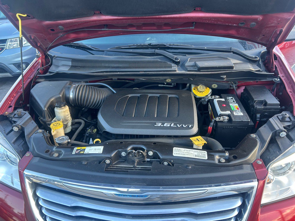 2015 Chrysler Town & Country Image 18