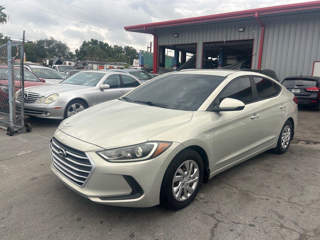 2017 Hyundai Elantra Image 1