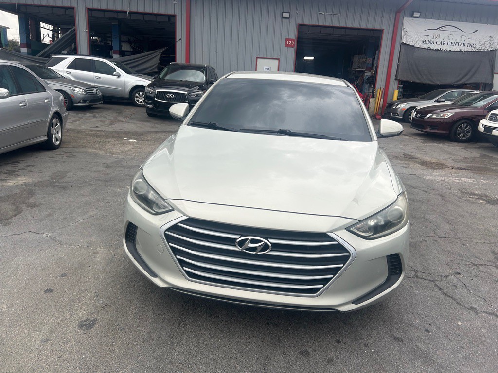 2017 Hyundai Elantra Image 2