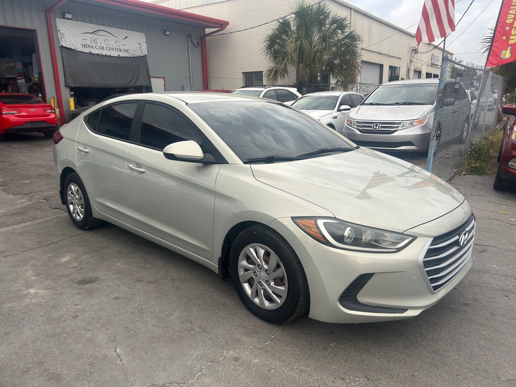 2017 Hyundai Elantra Image 3