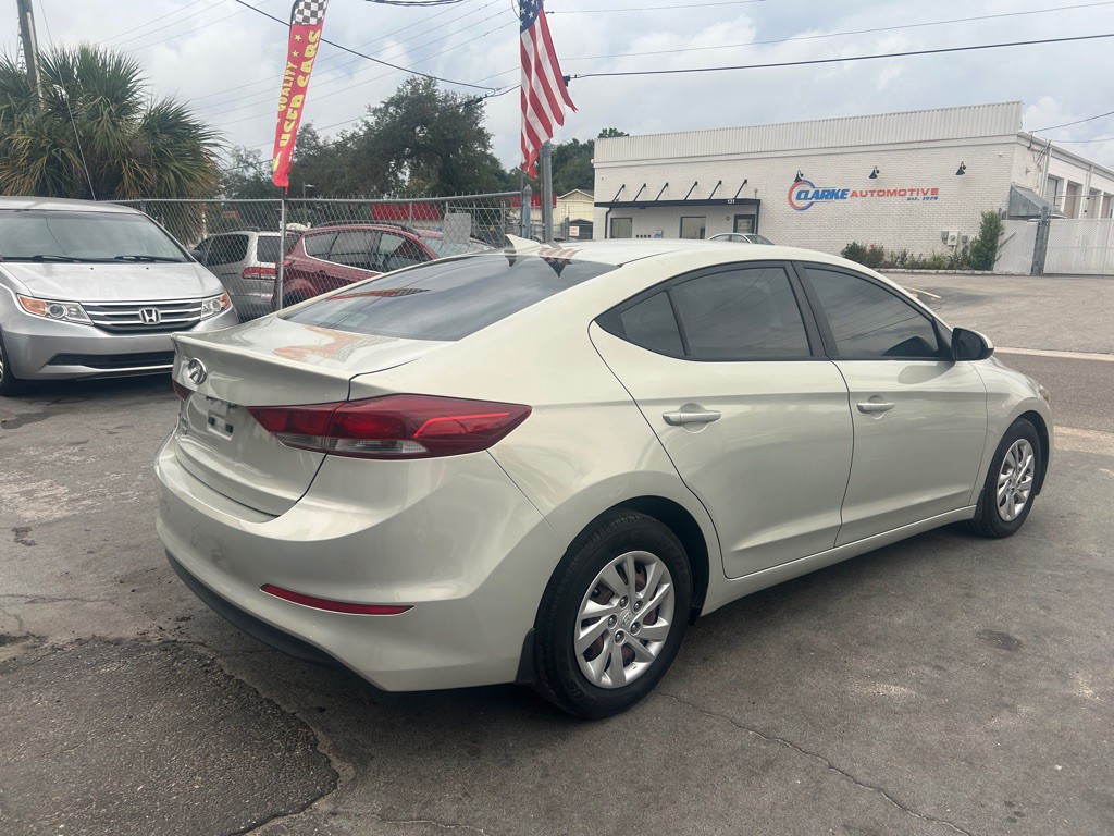 2017 Hyundai Elantra Image 4