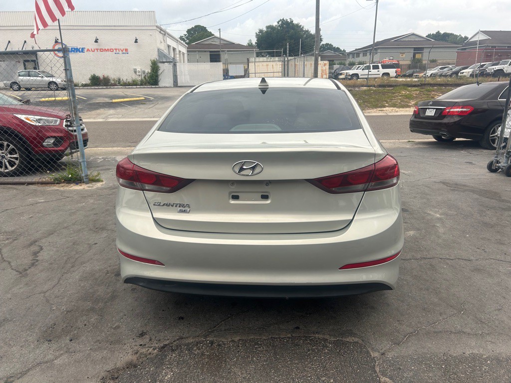 2017 Hyundai Elantra Image 5