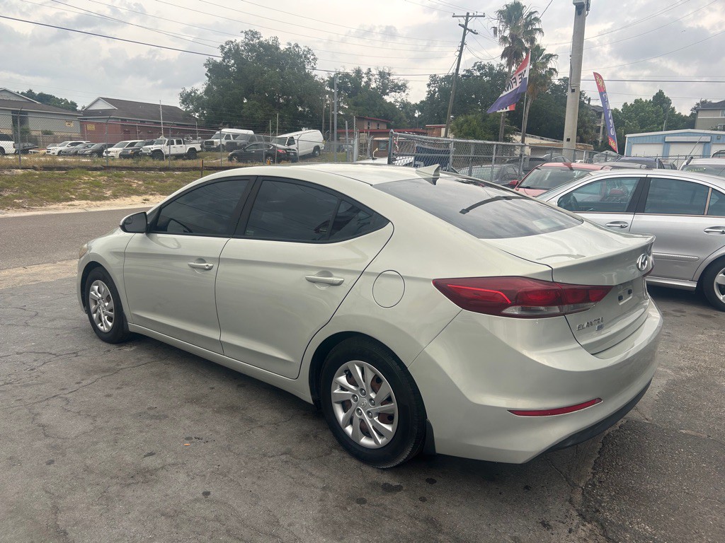 2017 Hyundai Elantra Image 6