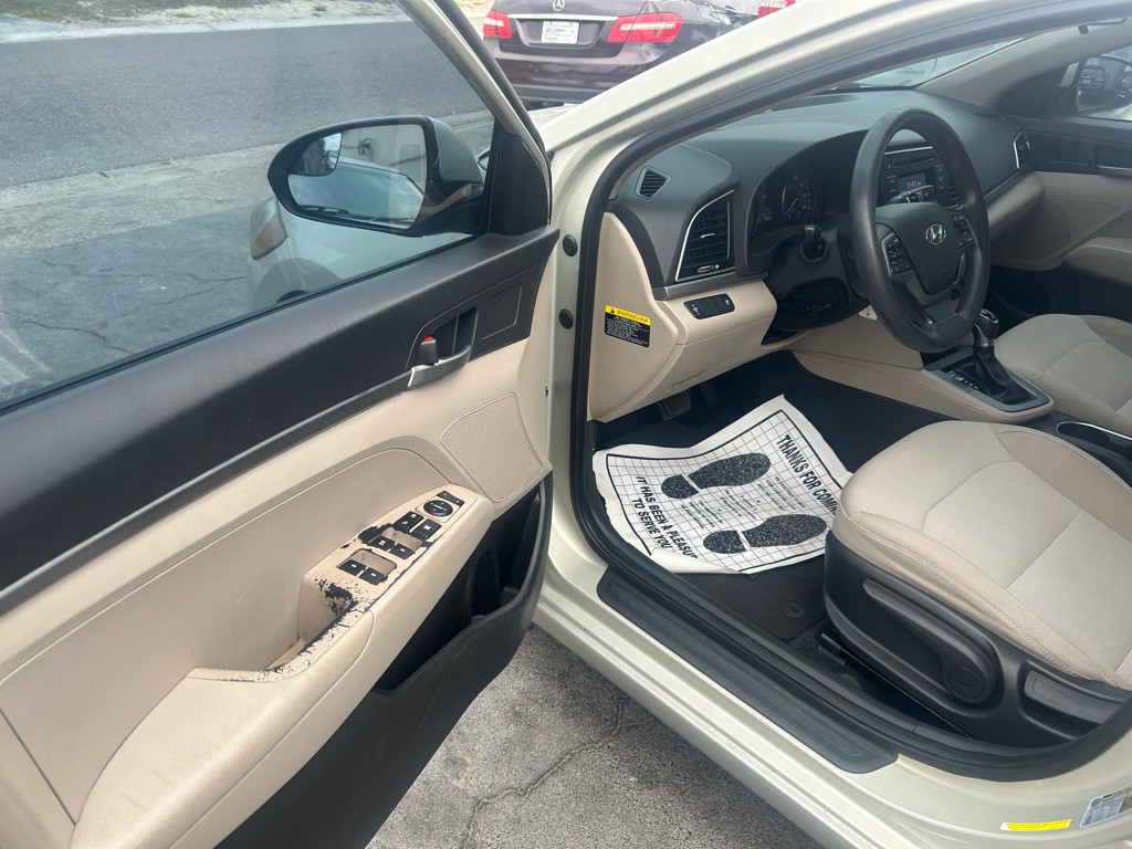 2017 Hyundai Elantra Image 8