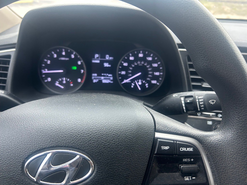 2017 Hyundai Elantra Image 10