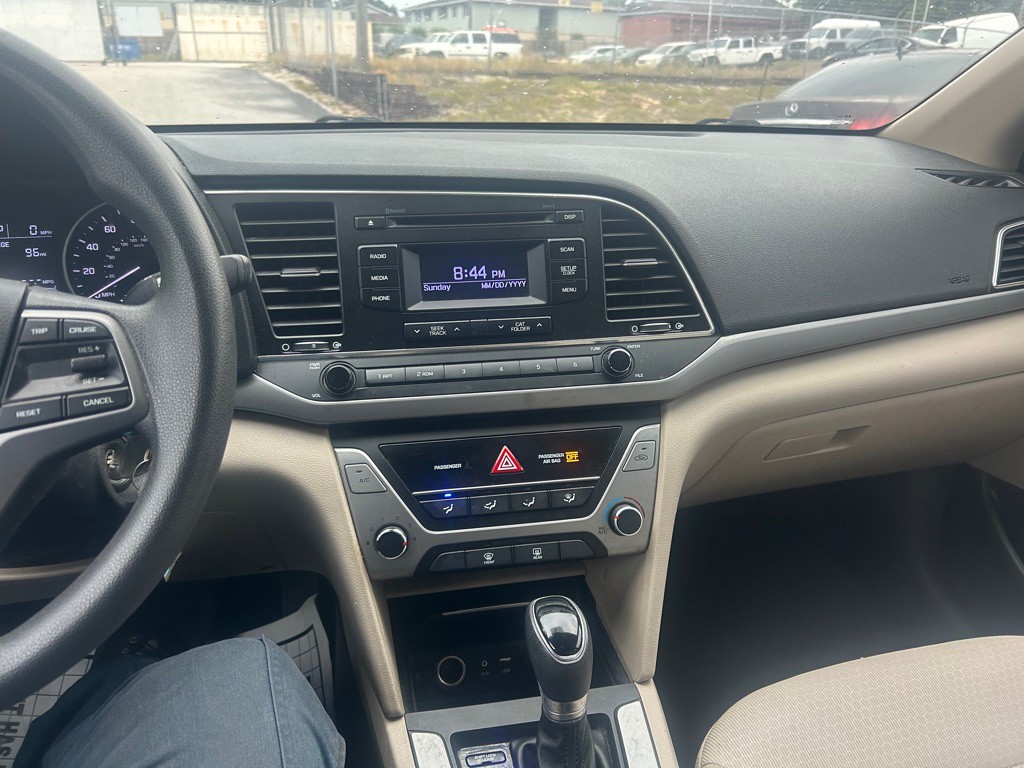 2017 Hyundai Elantra Image 12