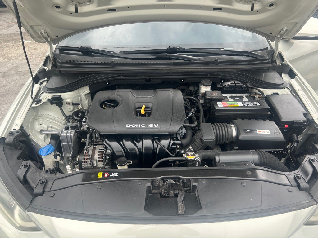 2017 Hyundai Elantra Image 14