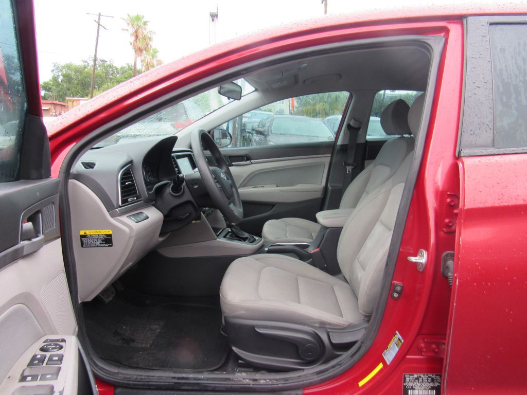 2017 Hyundai Elantra Image 9