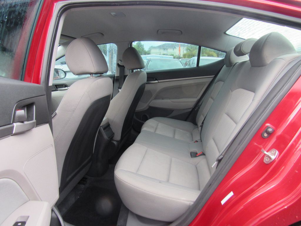 2017 Hyundai Elantra Image 10