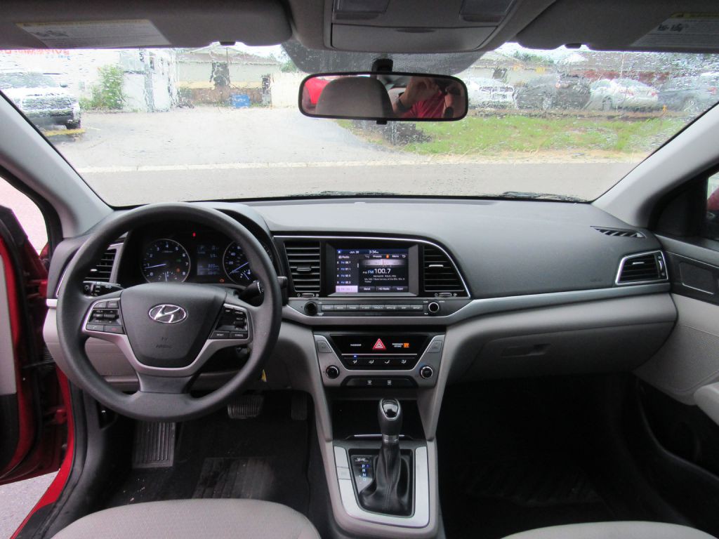 2017 Hyundai Elantra Image 12