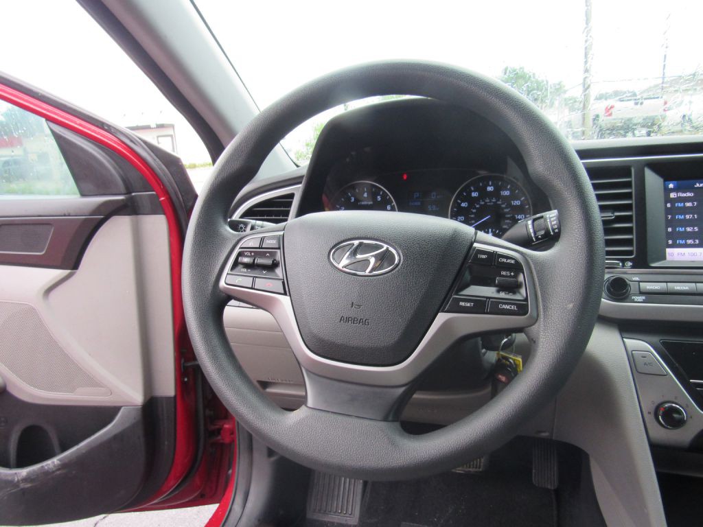 2017 Hyundai Elantra Image 13