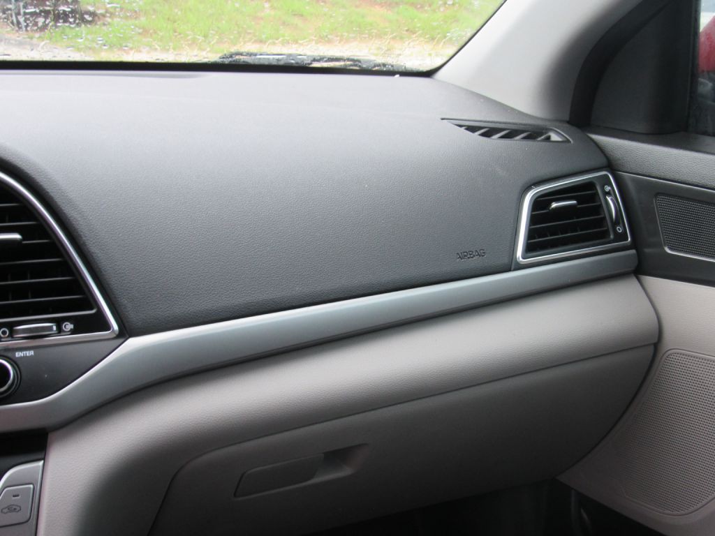 2017 Hyundai Elantra Image 15