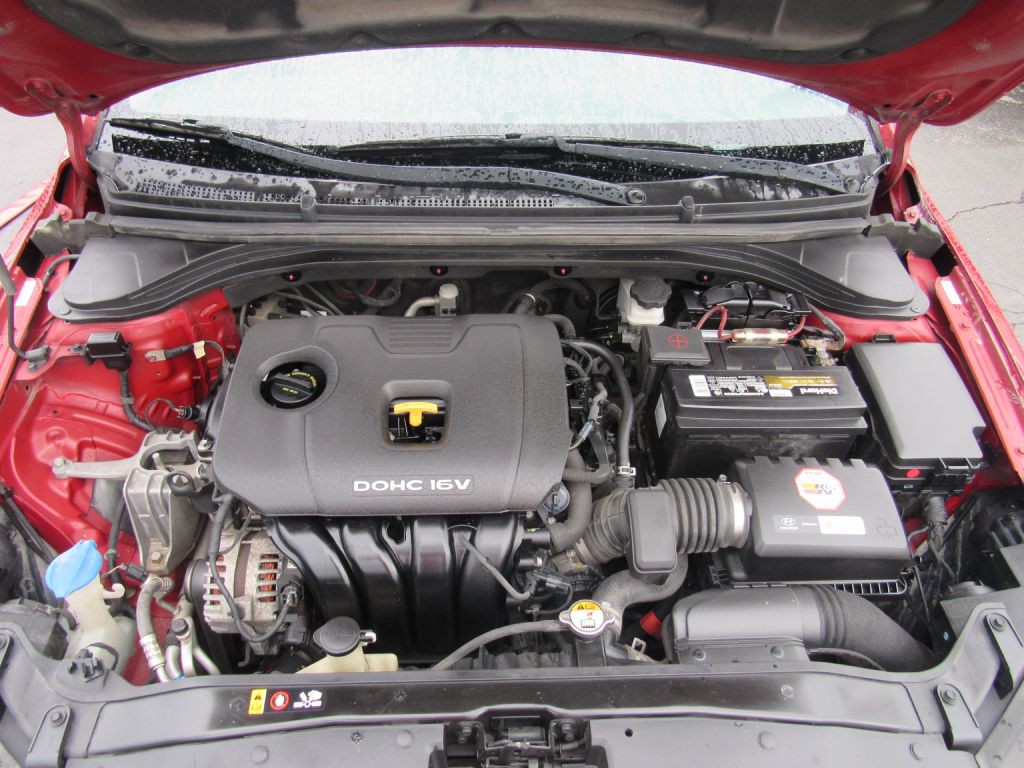 2017 Hyundai Elantra Image 19