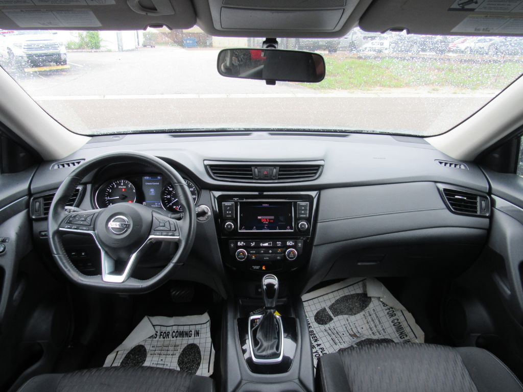 2018 Nissan Rogue Image 11