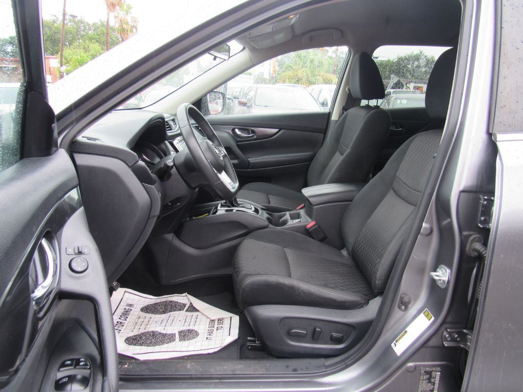2018 Nissan Rogue Image 12