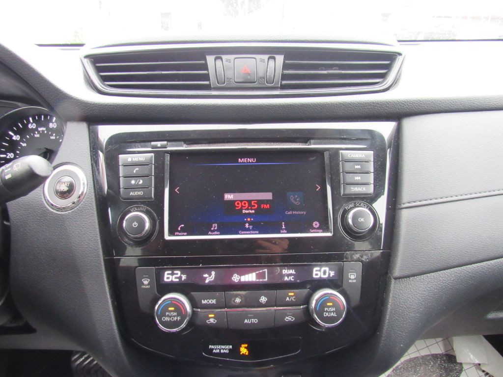 2018 Nissan Rogue Image 16