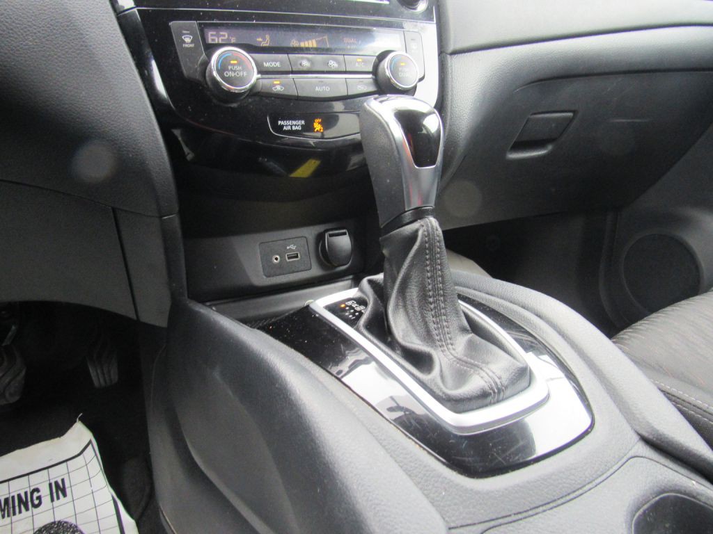 2018 Nissan Rogue Image 17