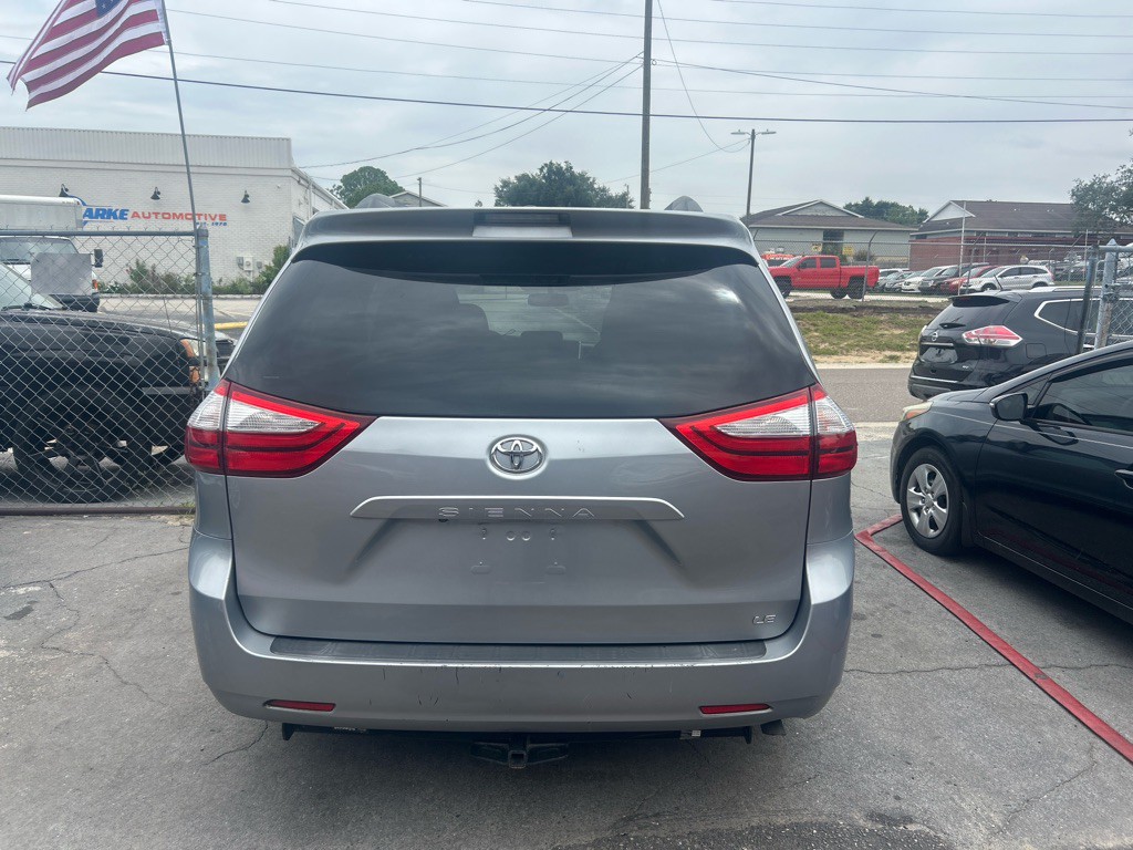 2015 Toyota Sienna Image 4