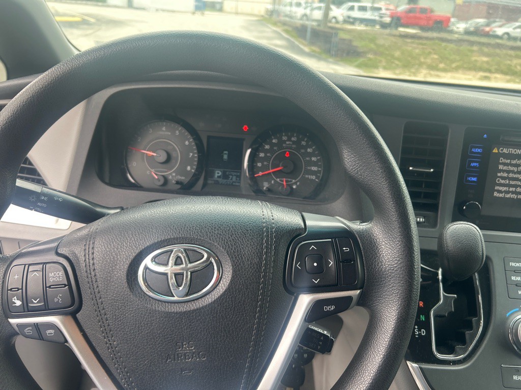 2015 Toyota Sienna Image 8