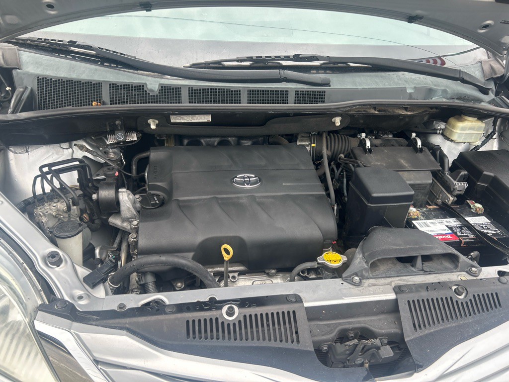2015 Toyota Sienna Image 14