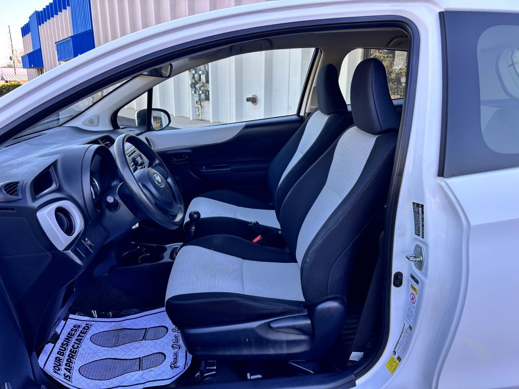 2013 Toyota Yaris Image 11