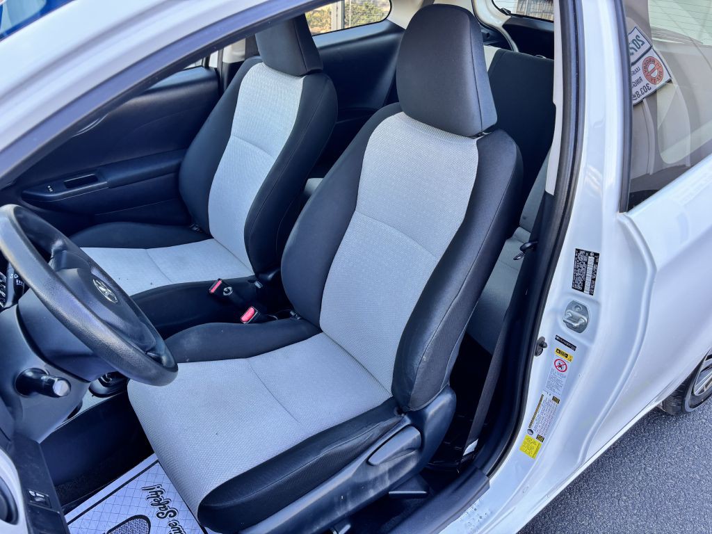 2013 Toyota Yaris Image 12