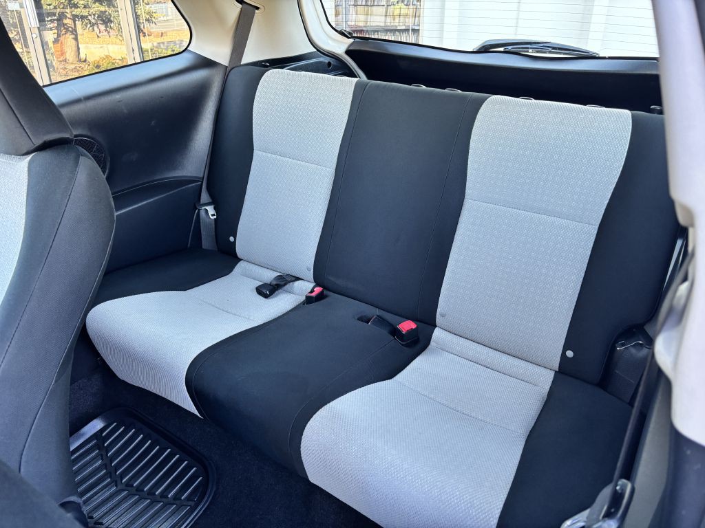 2013 Toyota Yaris Image 14