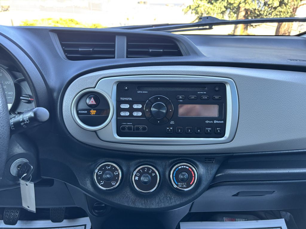 2013 Toyota Yaris Image 17