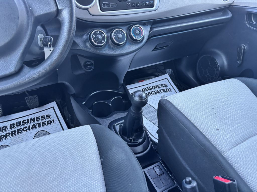 2013 Toyota Yaris Image 18