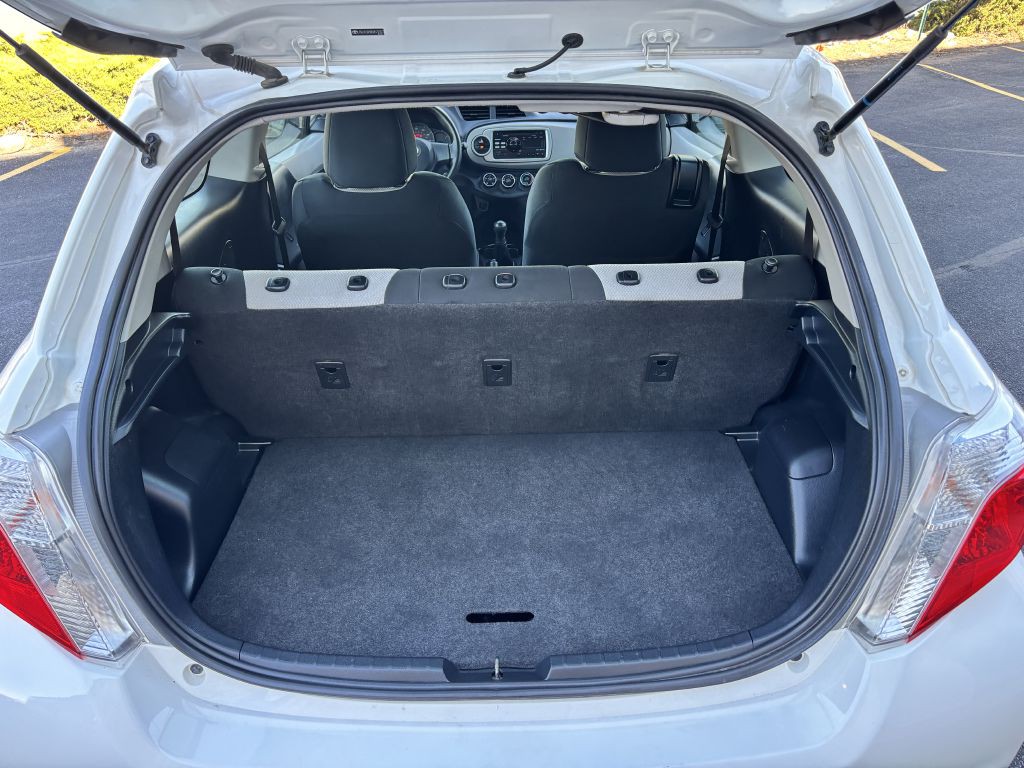 2013 Toyota Yaris Image 23