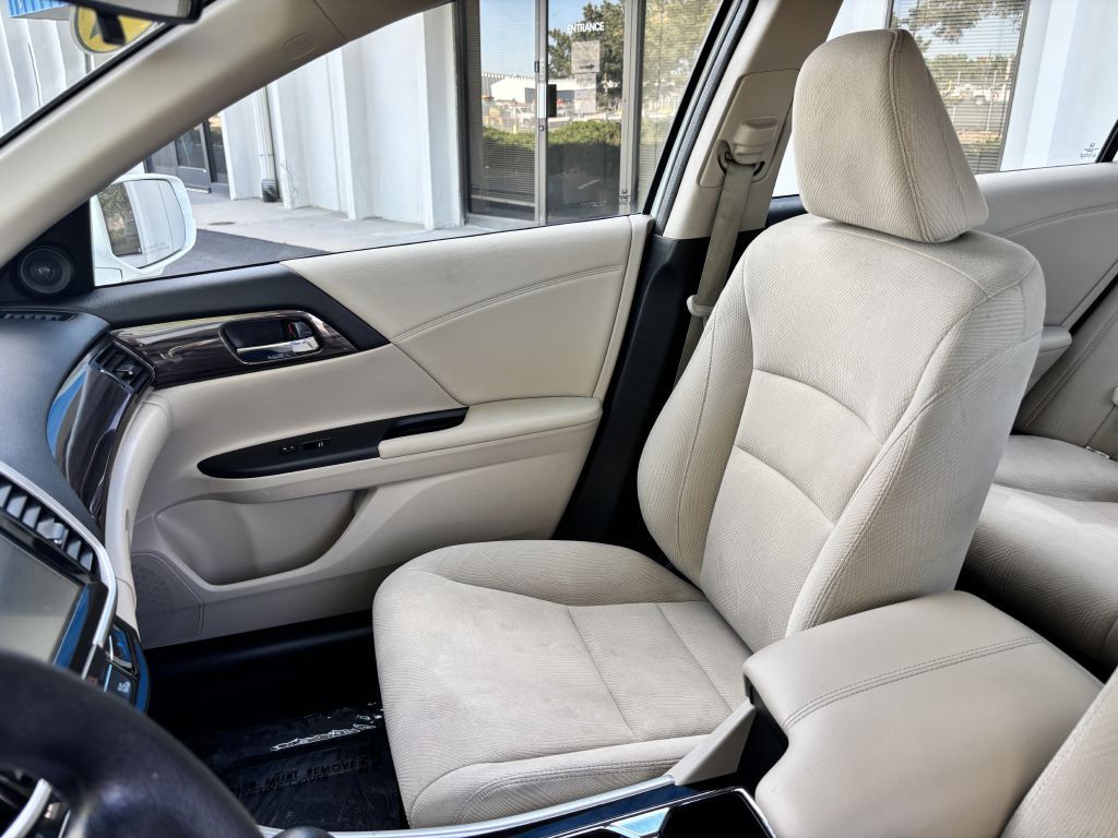 2017 Honda Accord Image 14