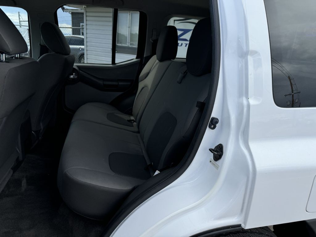 2012 Nissan Xterra Image 16