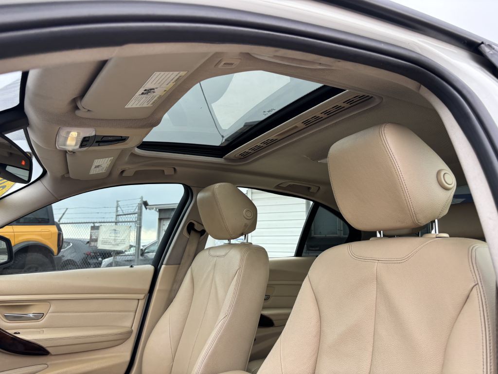 2014 BMW 3 Series Image 15
