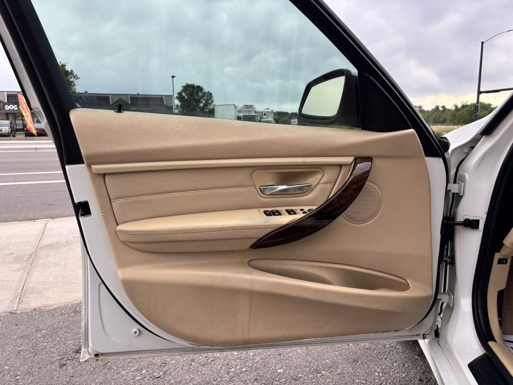 2014 BMW 3 Series Image 16
