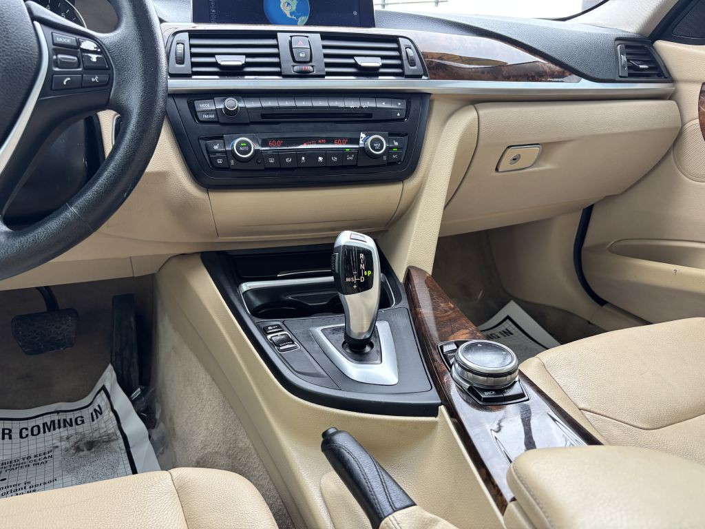 2014 BMW 3 Series Image 21