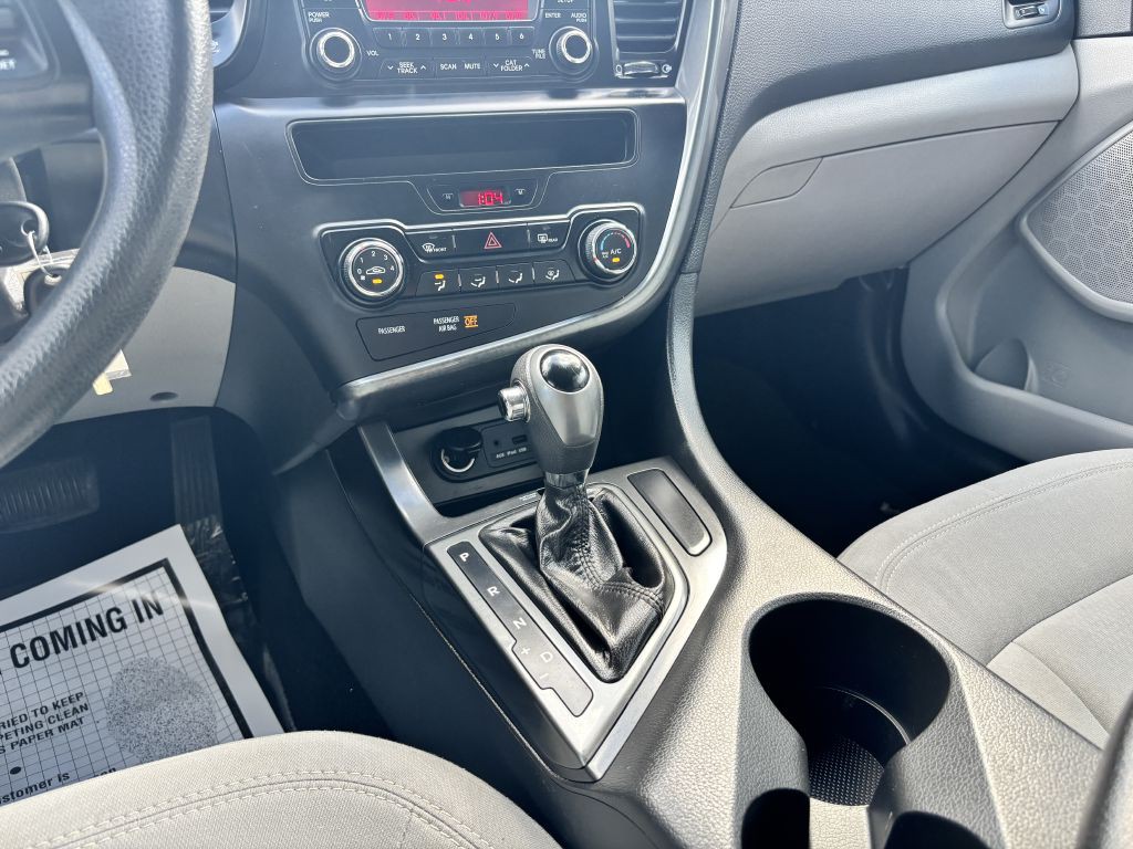2011 Kia Optima Image 18