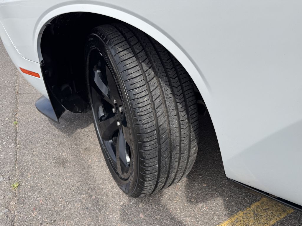 2013 Dodge Challenger Image 27