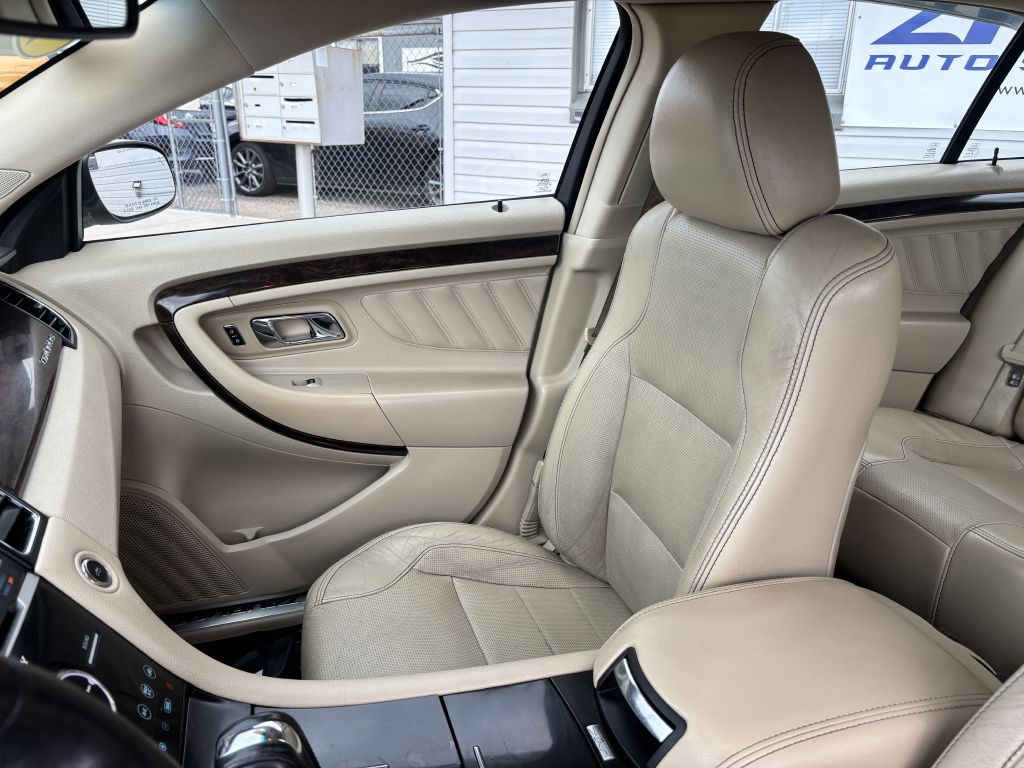 2014 Ford Taurus Image 16