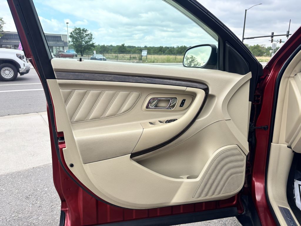 2014 Ford Taurus Image 18