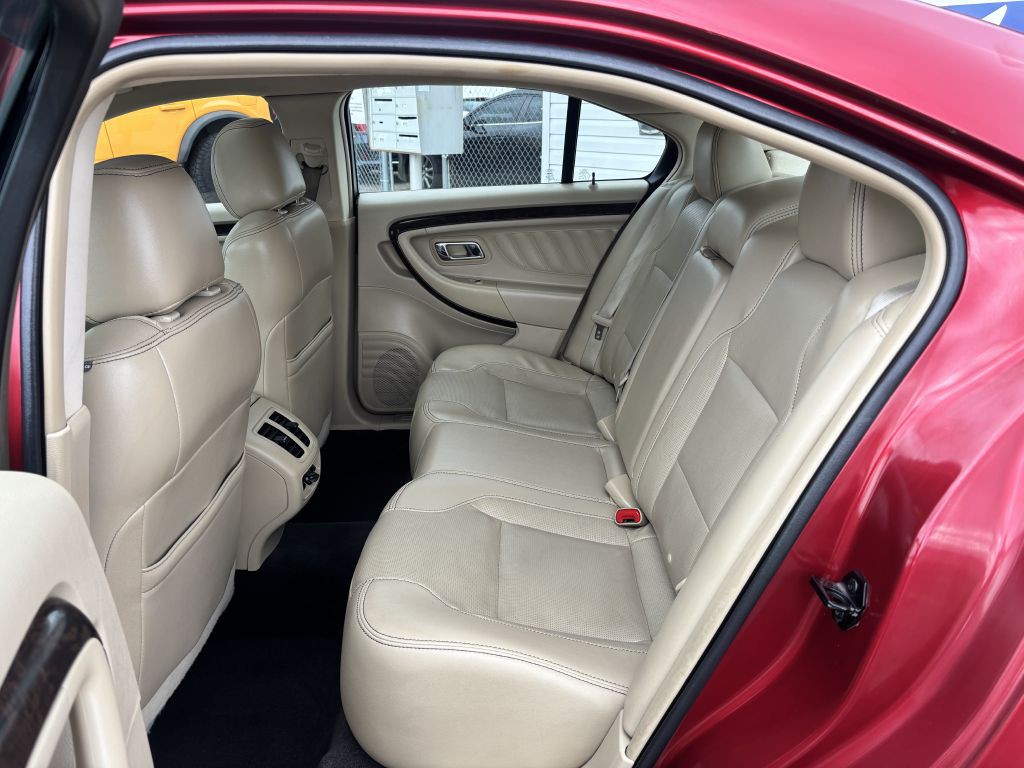 2014 Ford Taurus Image 19