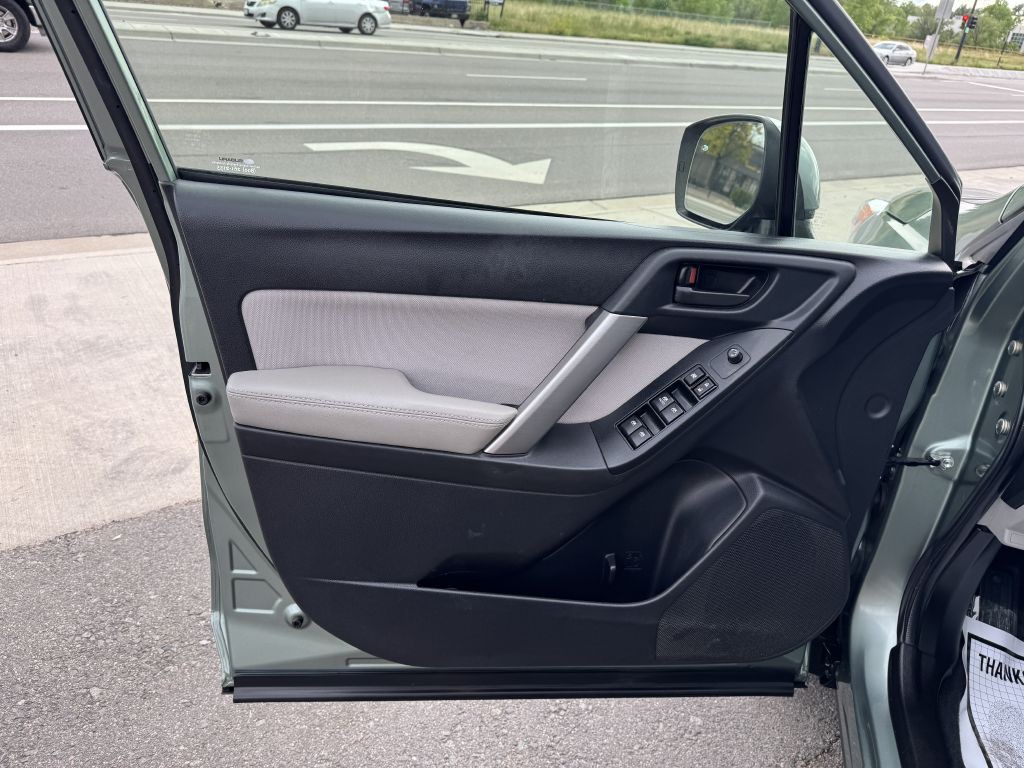 2016 Subaru Forester Image 17