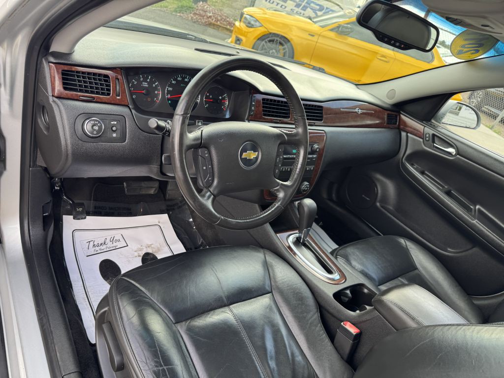 2011 Chevrolet Impala Image 14