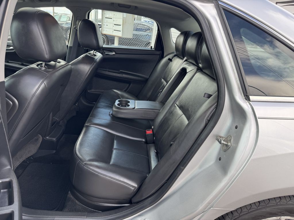 2011 Chevrolet Impala Image 17