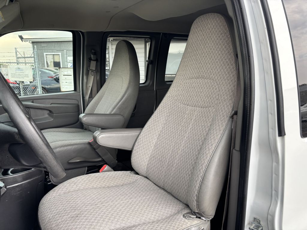 2012 Chevrolet Express Image 12